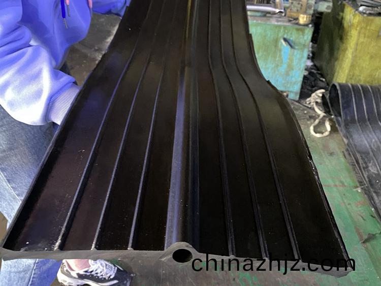 中(zhong)埋式止水帶(dai)