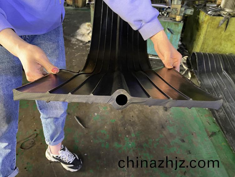 中(zhong)埋式止(zhi)水帶
