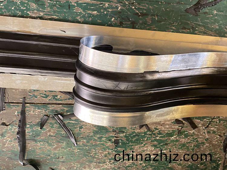 鋼(gang)邊橡(xiang)膠(jiao)止水帶