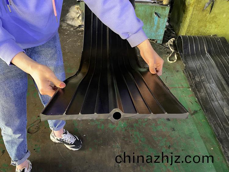 中(zhong)埋式(shi)止(zhi)水(shui)帶(dai)