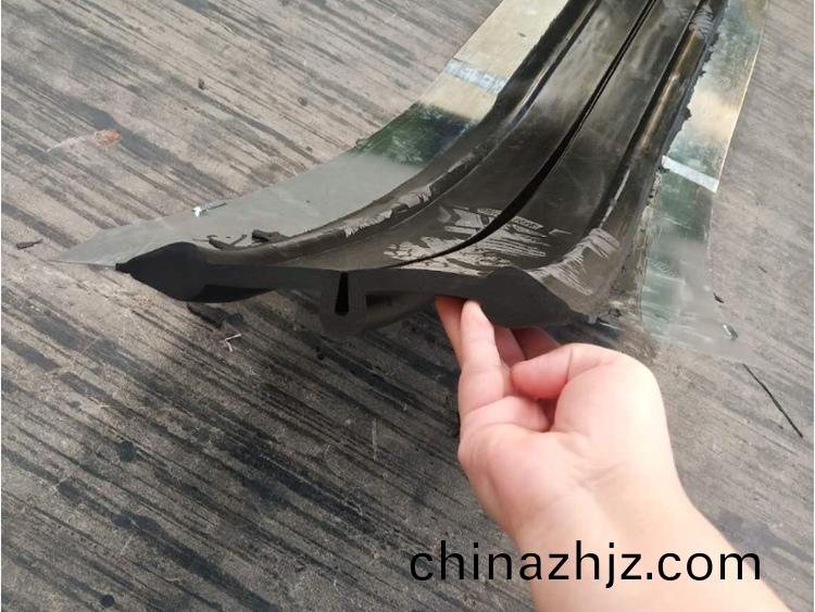 鋼邊(bian)橡(xiang)膠(jiao)止水帶